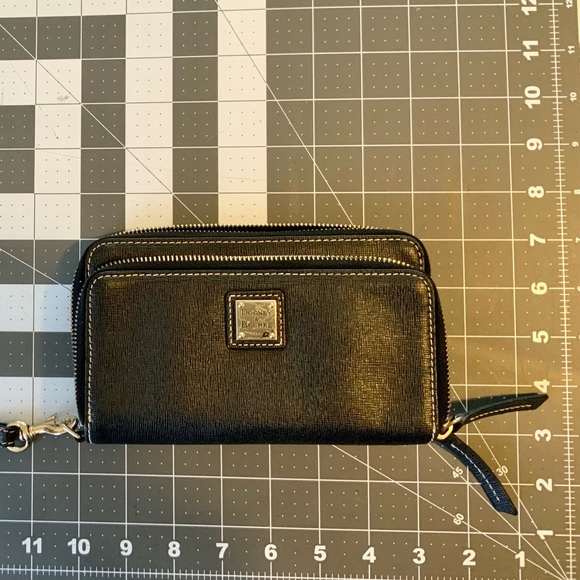 Dooney & Bourke Wristlet - Picture 1 of 6